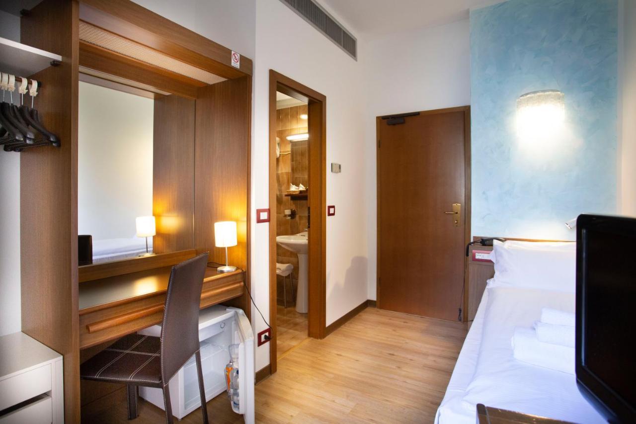 Sunlake Hotel 리바 델 이탈리아 베로나 외부 사진